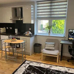 Mj Serviced Apartment: Luxurious West London Living Near Tube Apartment